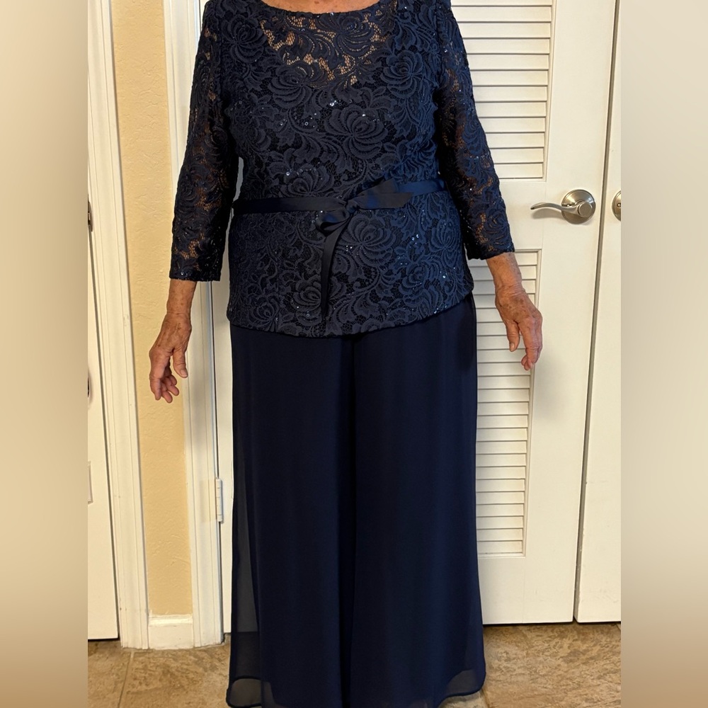 2 pc Alex Evenings Navy Lace top w Wide Leg chiffon pants.  NOT a jumpsuit.